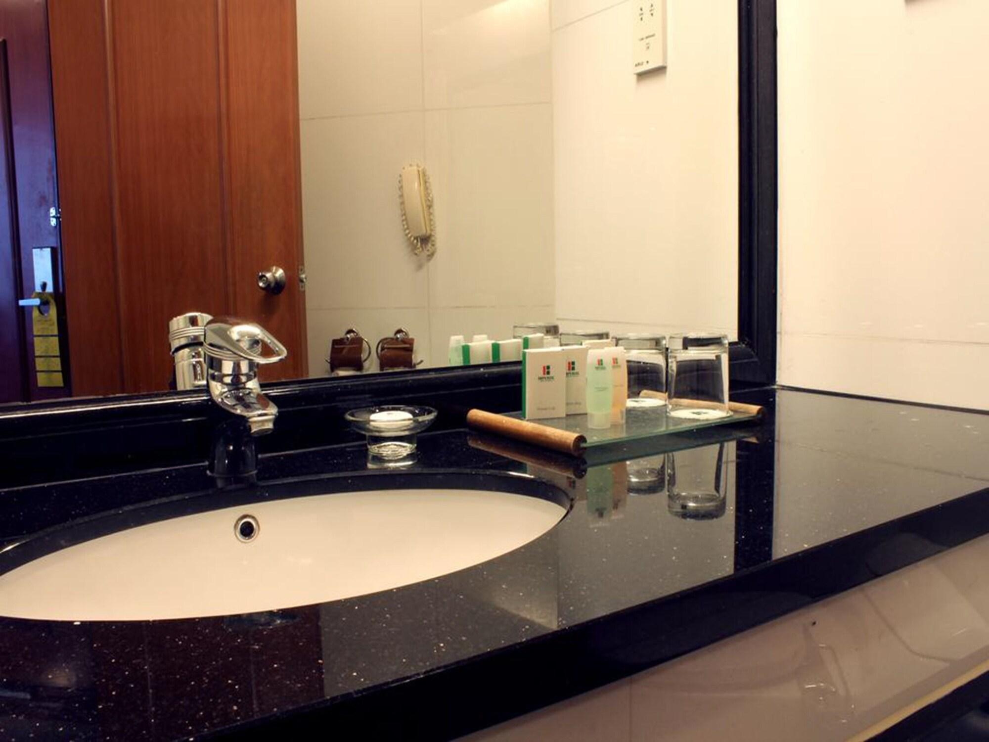 Imperial Palace Hotel Miri Eksteriør bilde